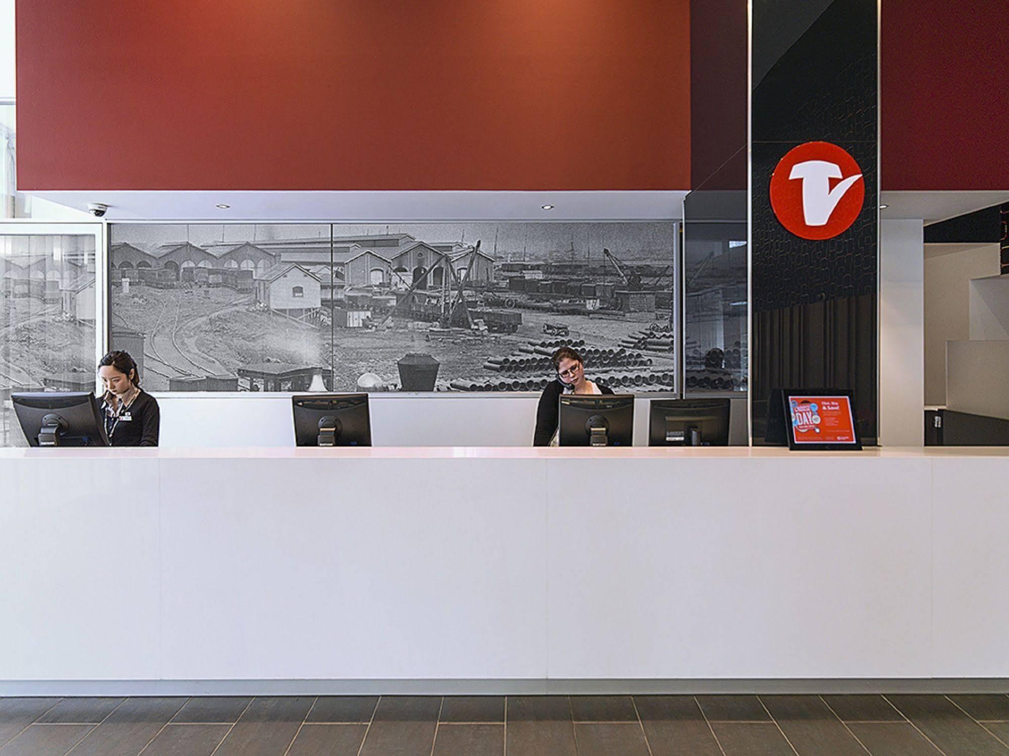 Travelodge Hotel Melbourne Docklands Екстериор снимка