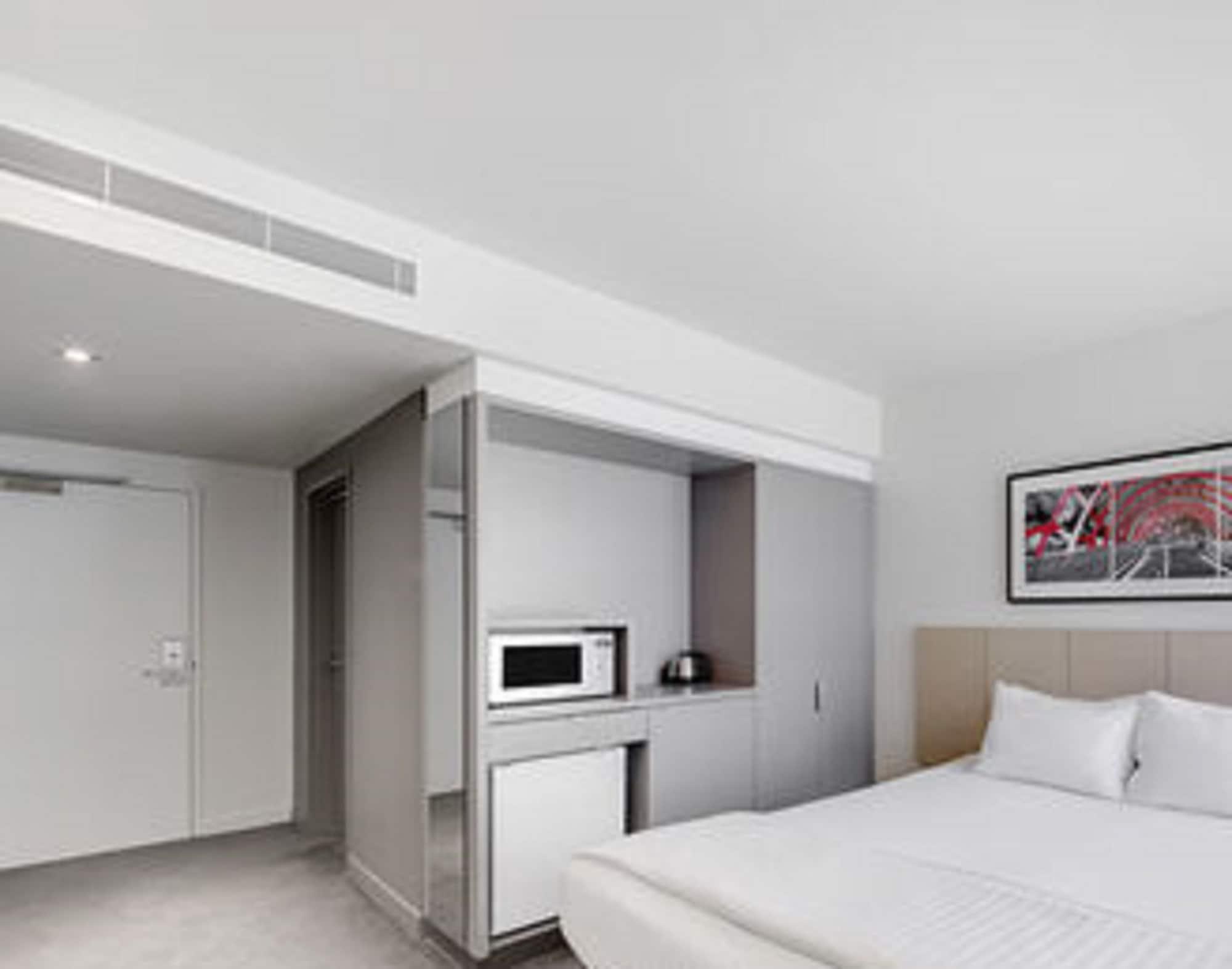 Travelodge Hotel Melbourne Docklands Екстериор снимка