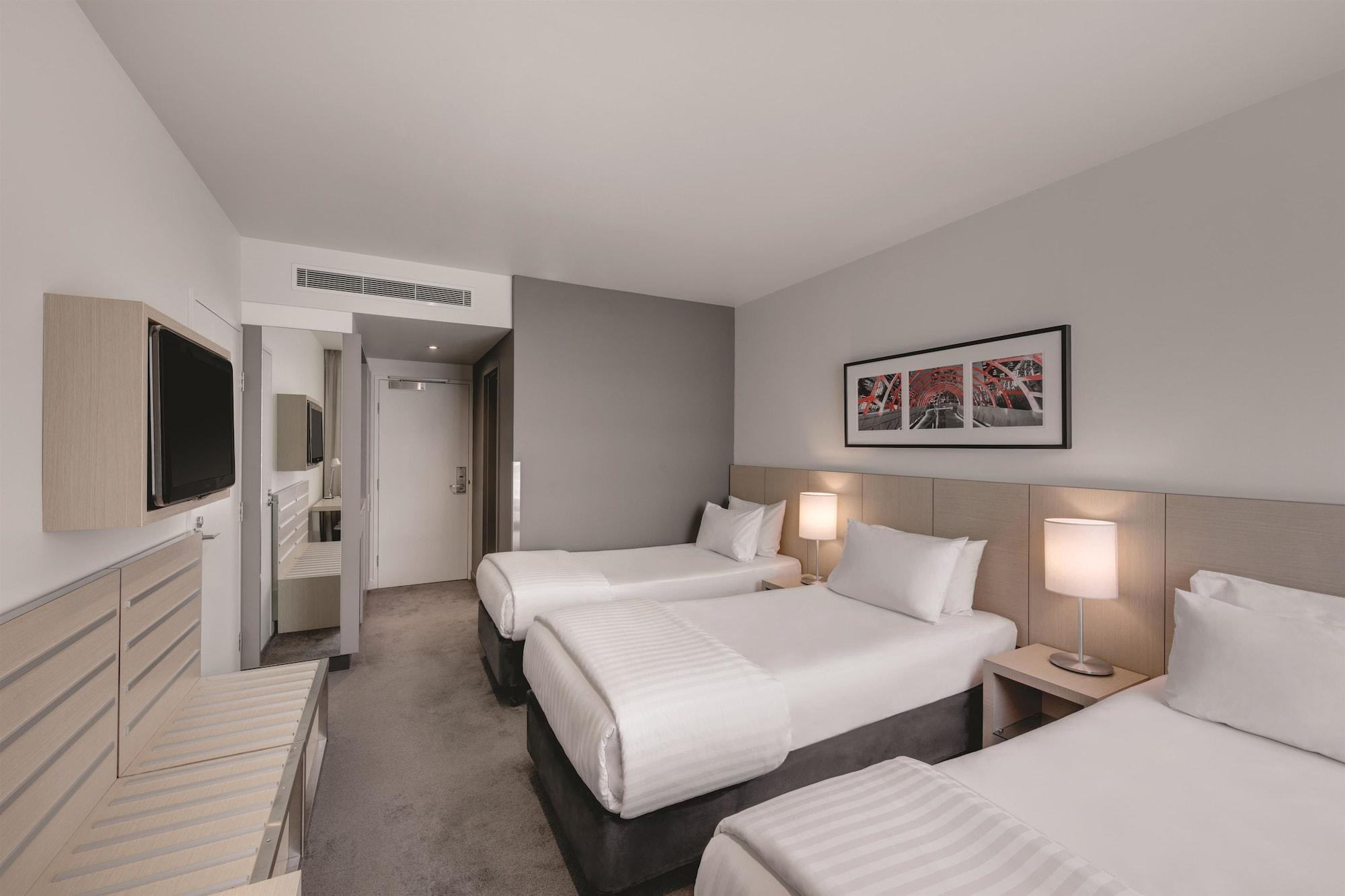 Travelodge Hotel Melbourne Docklands Екстериор снимка
