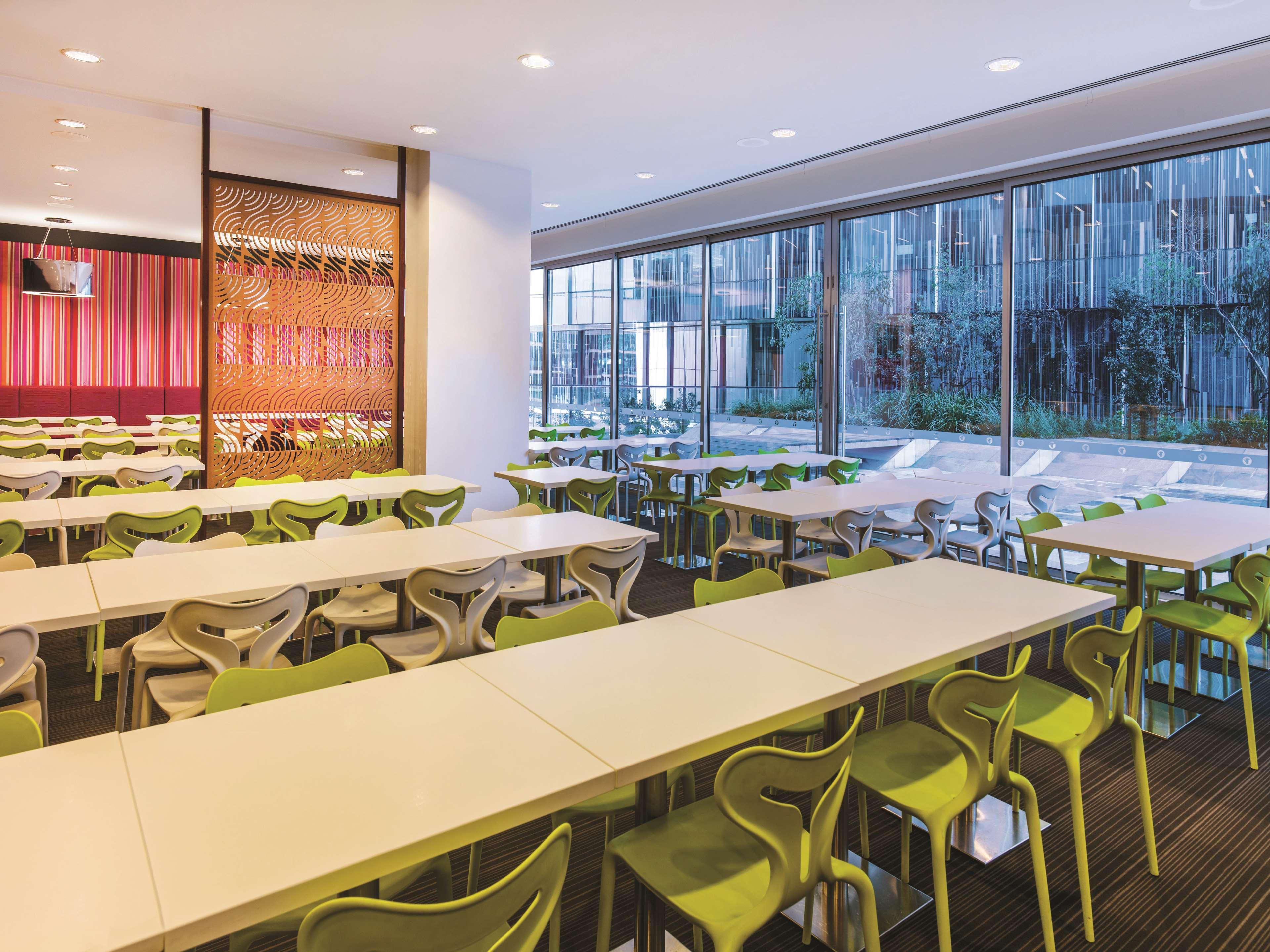 Travelodge Hotel Melbourne Docklands Екстериор снимка