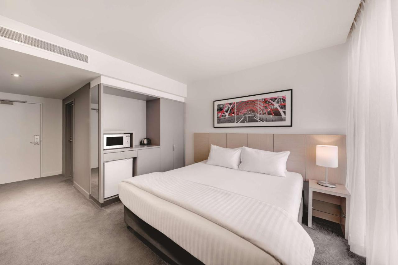 Travelodge Hotel Melbourne Docklands Екстериор снимка
