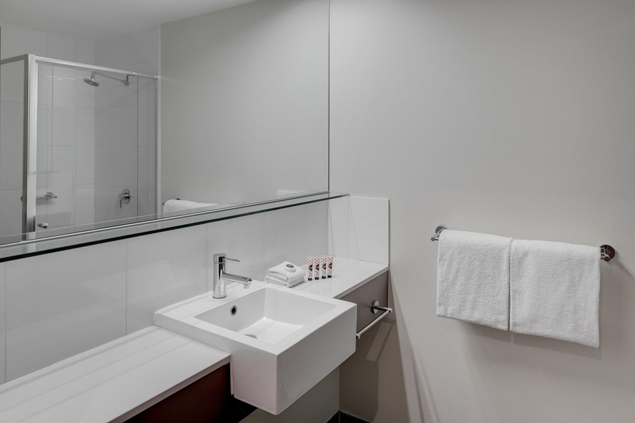 Travelodge Hotel Melbourne Docklands Екстериор снимка