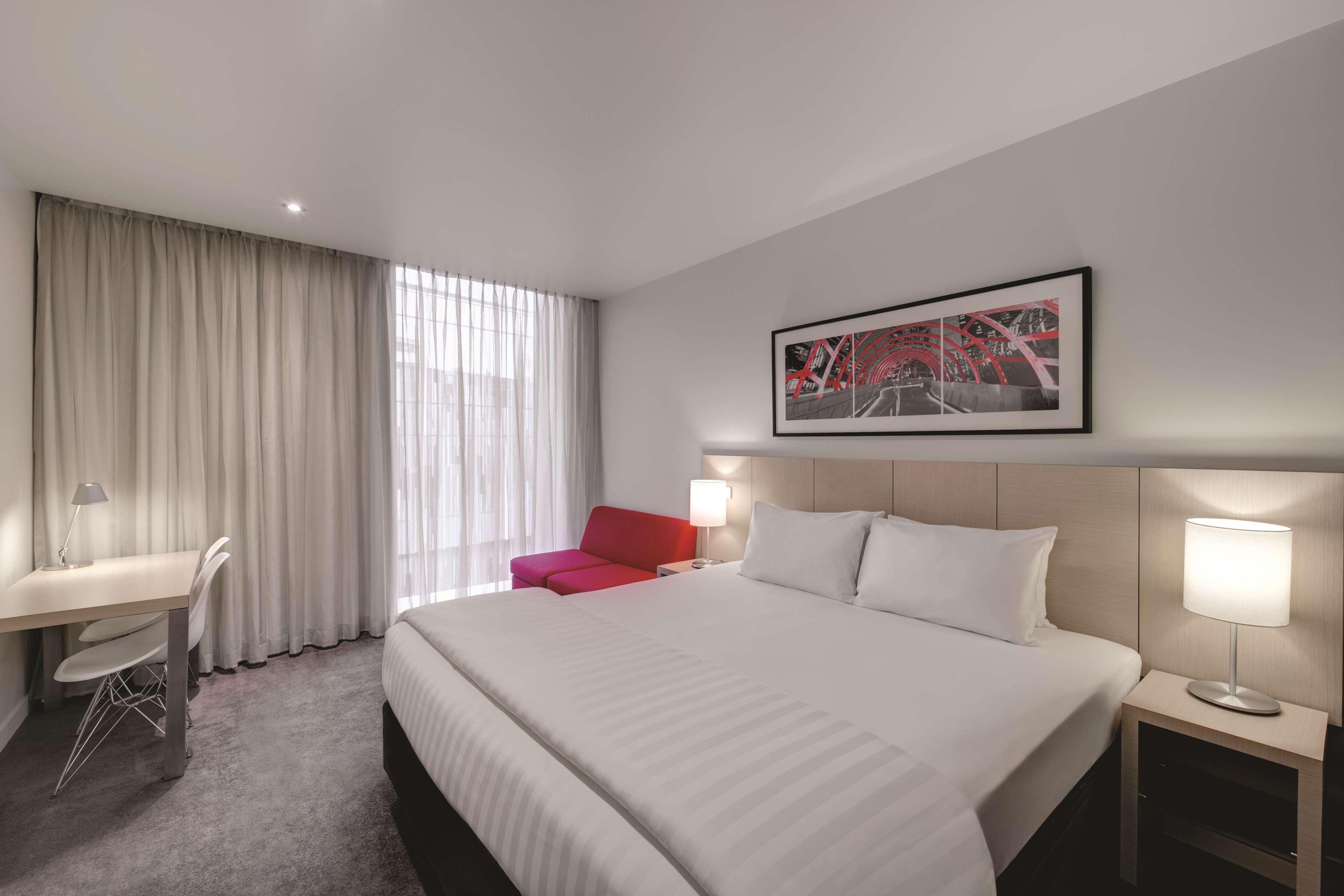 Travelodge Hotel Melbourne Docklands Екстериор снимка