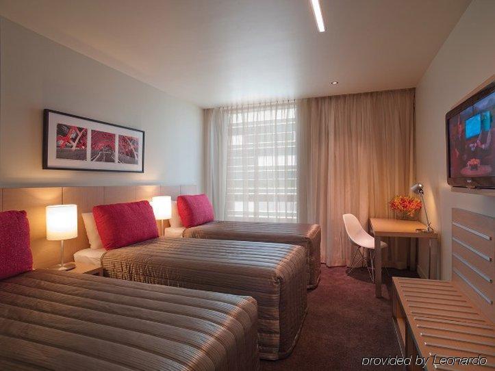 Travelodge Hotel Melbourne Docklands Екстериор снимка