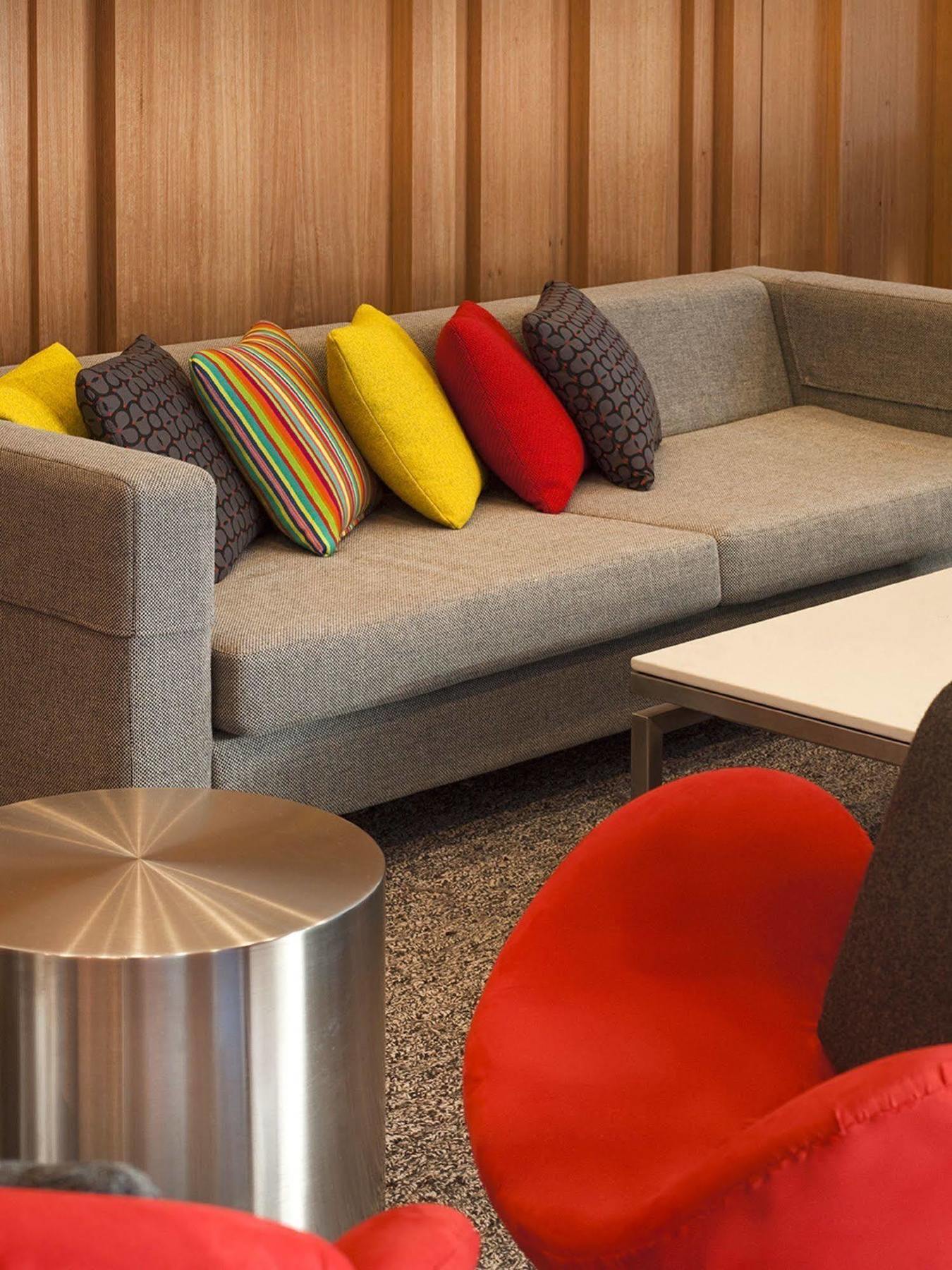 Travelodge Hotel Melbourne Docklands Екстериор снимка
