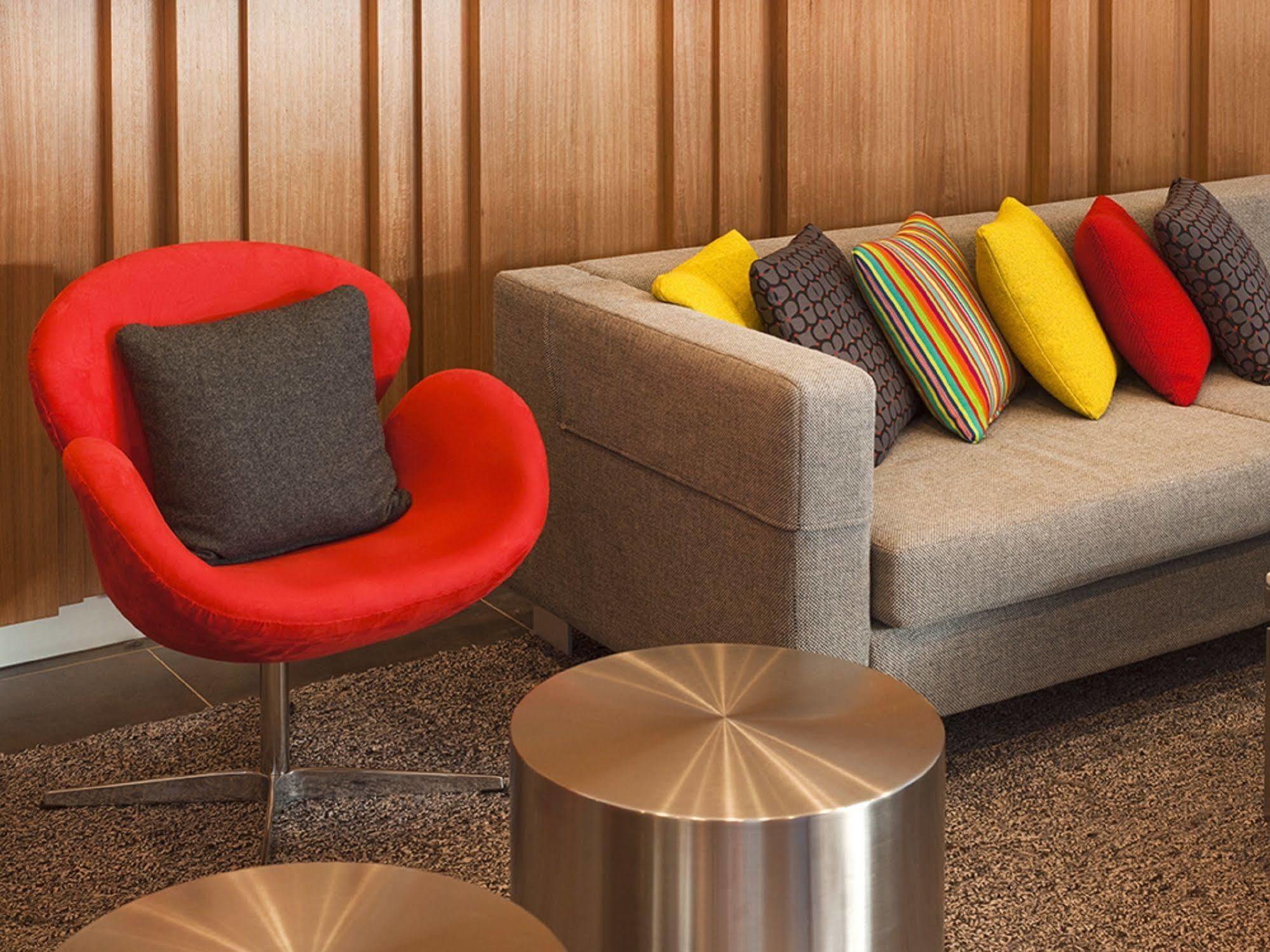 Travelodge Hotel Melbourne Docklands Екстериор снимка