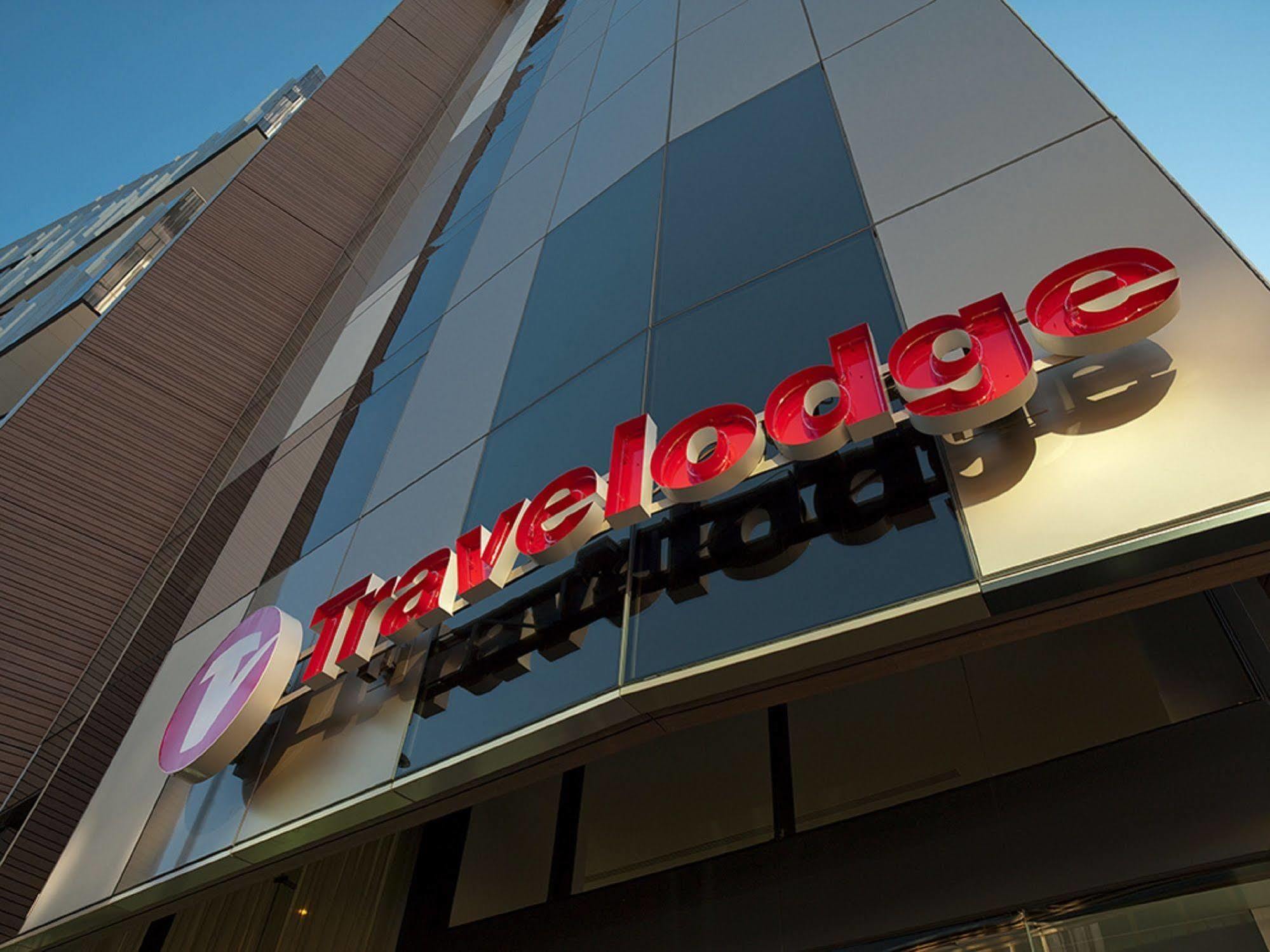Travelodge Hotel Melbourne Docklands Екстериор снимка