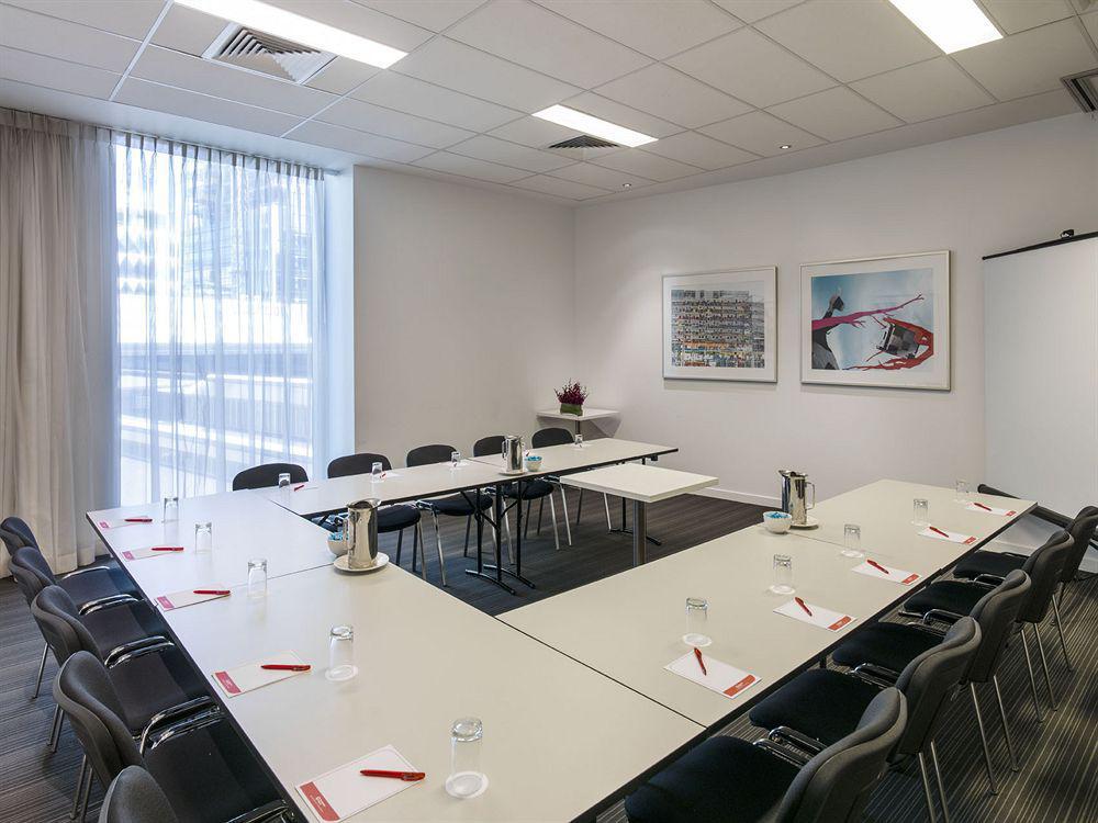 Travelodge Hotel Melbourne Docklands Екстериор снимка